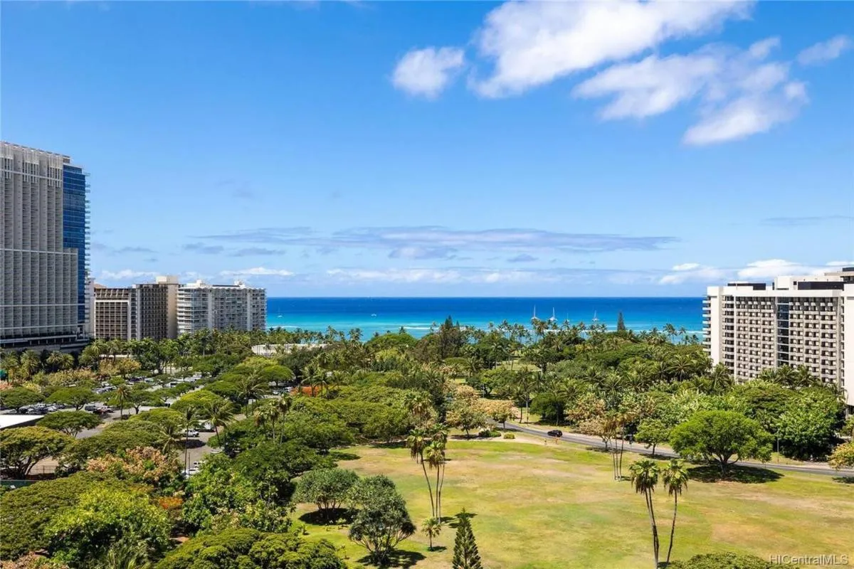 Image 3 of Luana Waikiki Oceanview High Floor Condo 1210