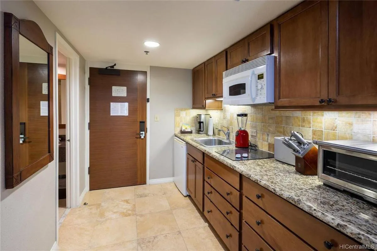 Image 5 of Luana Waikiki Oceanview High Floor Condo 1210