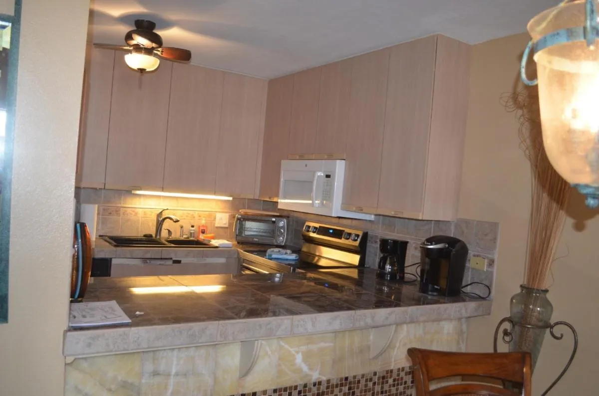 Image 2 of Luxurious Top Floor Kamaole Sands 6-404