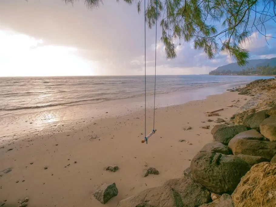 Image 2 of Magic North Shore Beach House 30 day rental PCC BY
