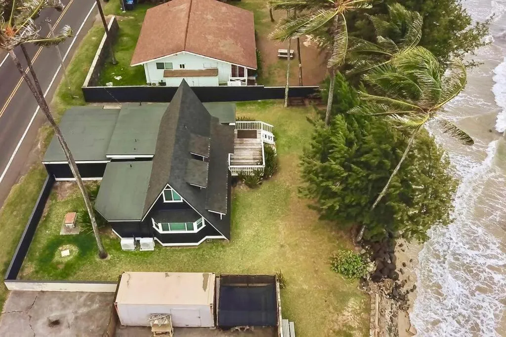 Image 5 of Magic North Shore Beach House 30 day rental PCC BY