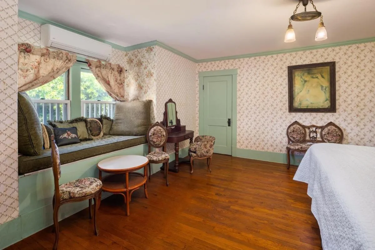 Image 4 of Manoa Valley Inn