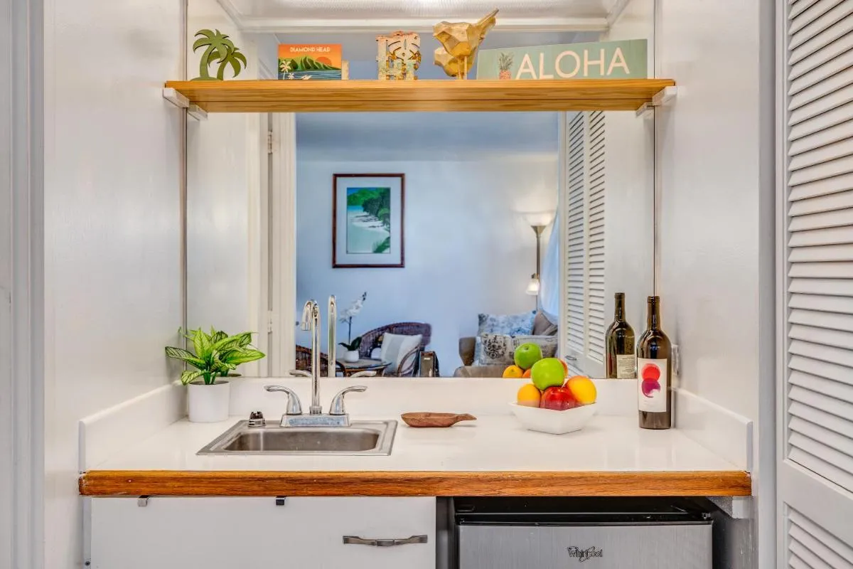 Image 4 of @ Marbella Lane – Breezy Studio@Diamond Head Beach Hotel