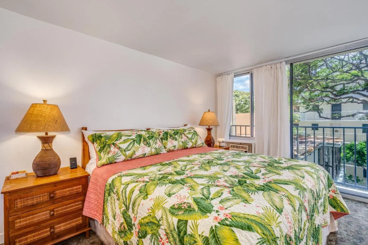 Image 3 of @ Marbella Lane – Breezy Studio@Diamond Head Beach Hotel