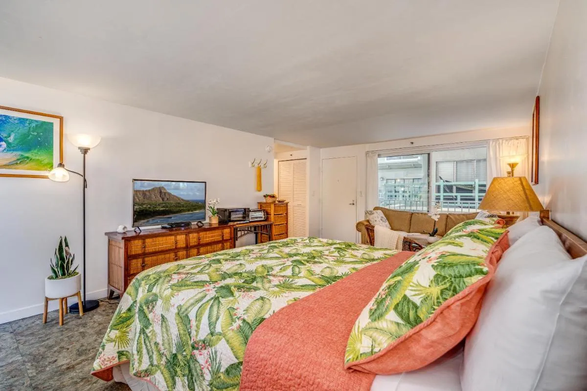 Image 1 of @ Marbella Lane – Breezy Studio@Diamond Head Beach Hotel