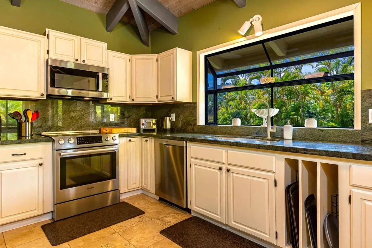 Image 2 of Maui Dolphin House home