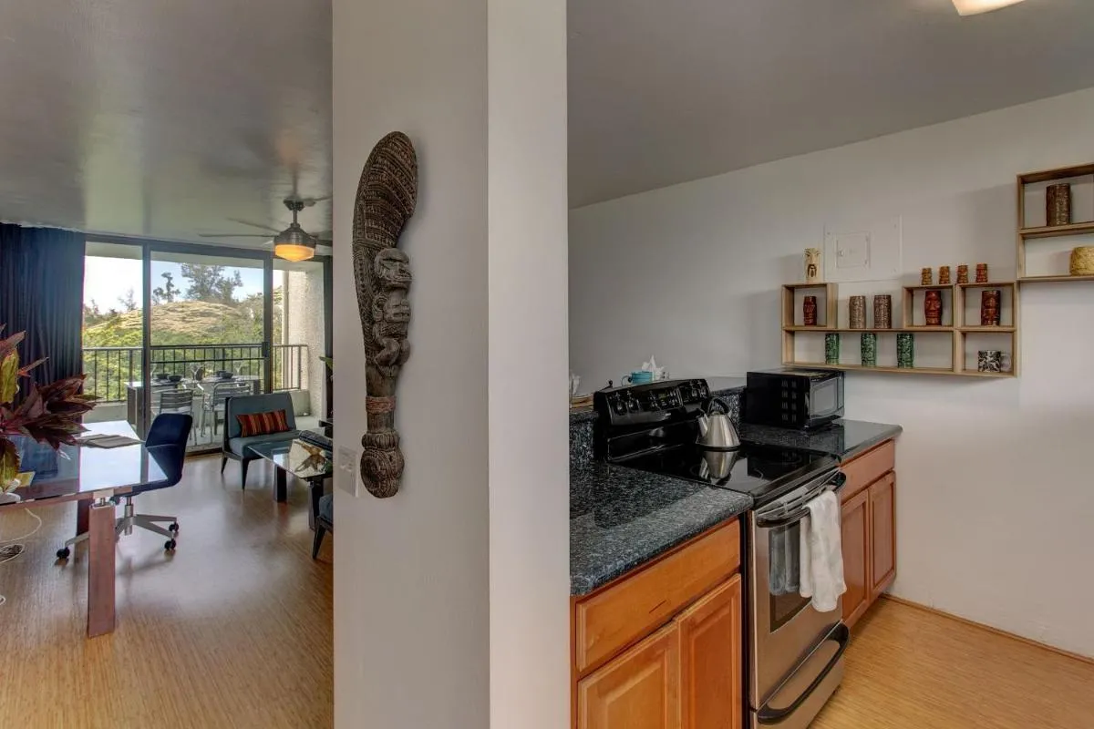 Image 4 of Mauna Loa Shores #405 condo