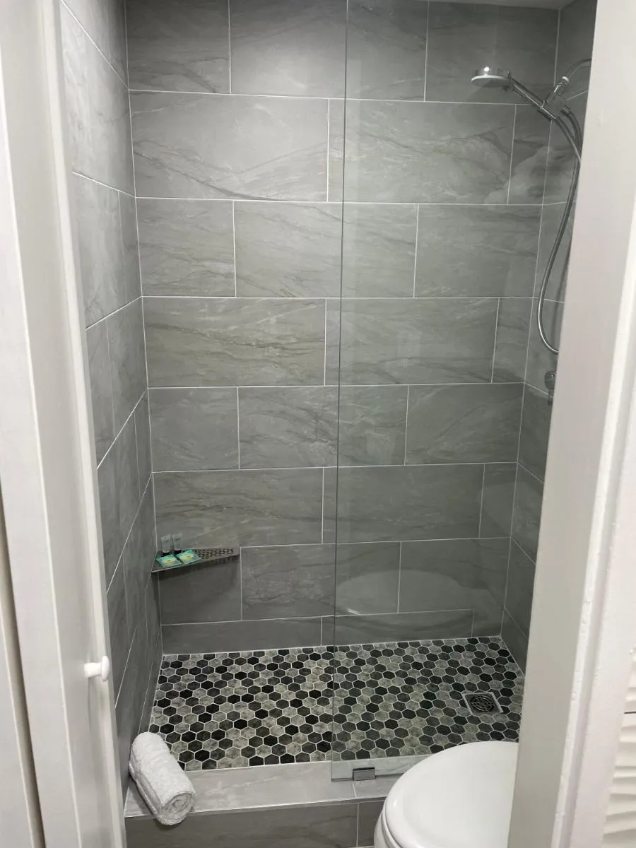 Image 4 of Modern Ocean View Studio – Waikiki Paradise!