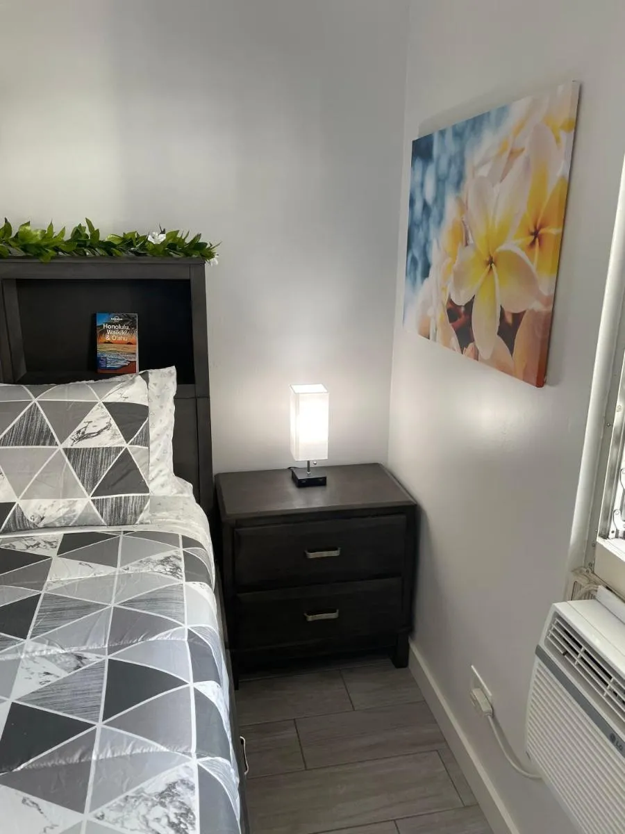 Image 6 of Modern Ocean View Studio – Waikiki Paradise!