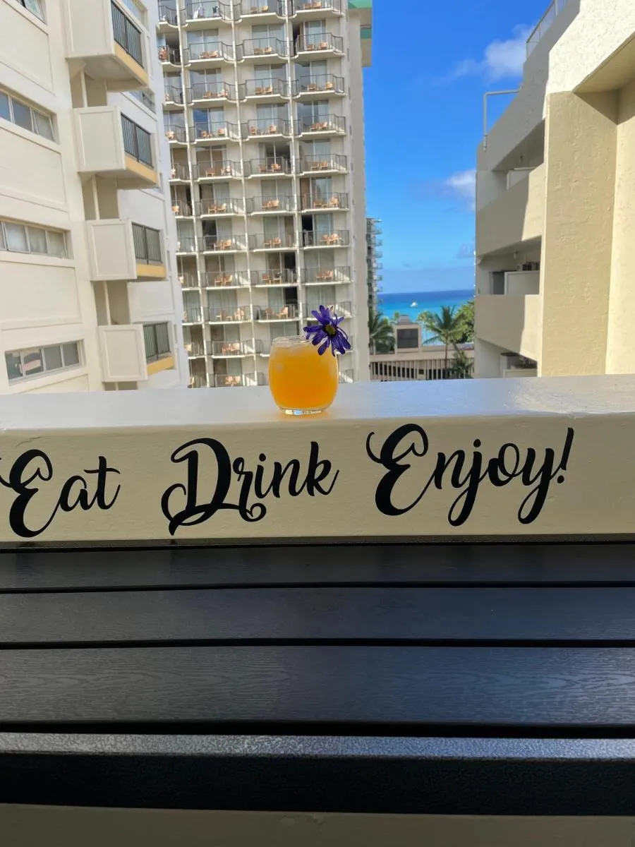 Image 3 of Modern Ocean View Studio – Waikiki Paradise!
