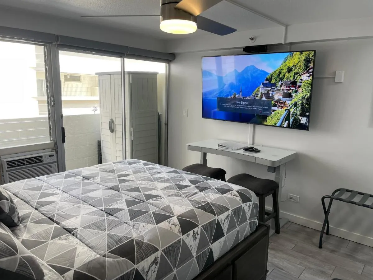 Image 5 of Modern Ocean View Studio – Waikiki Paradise!