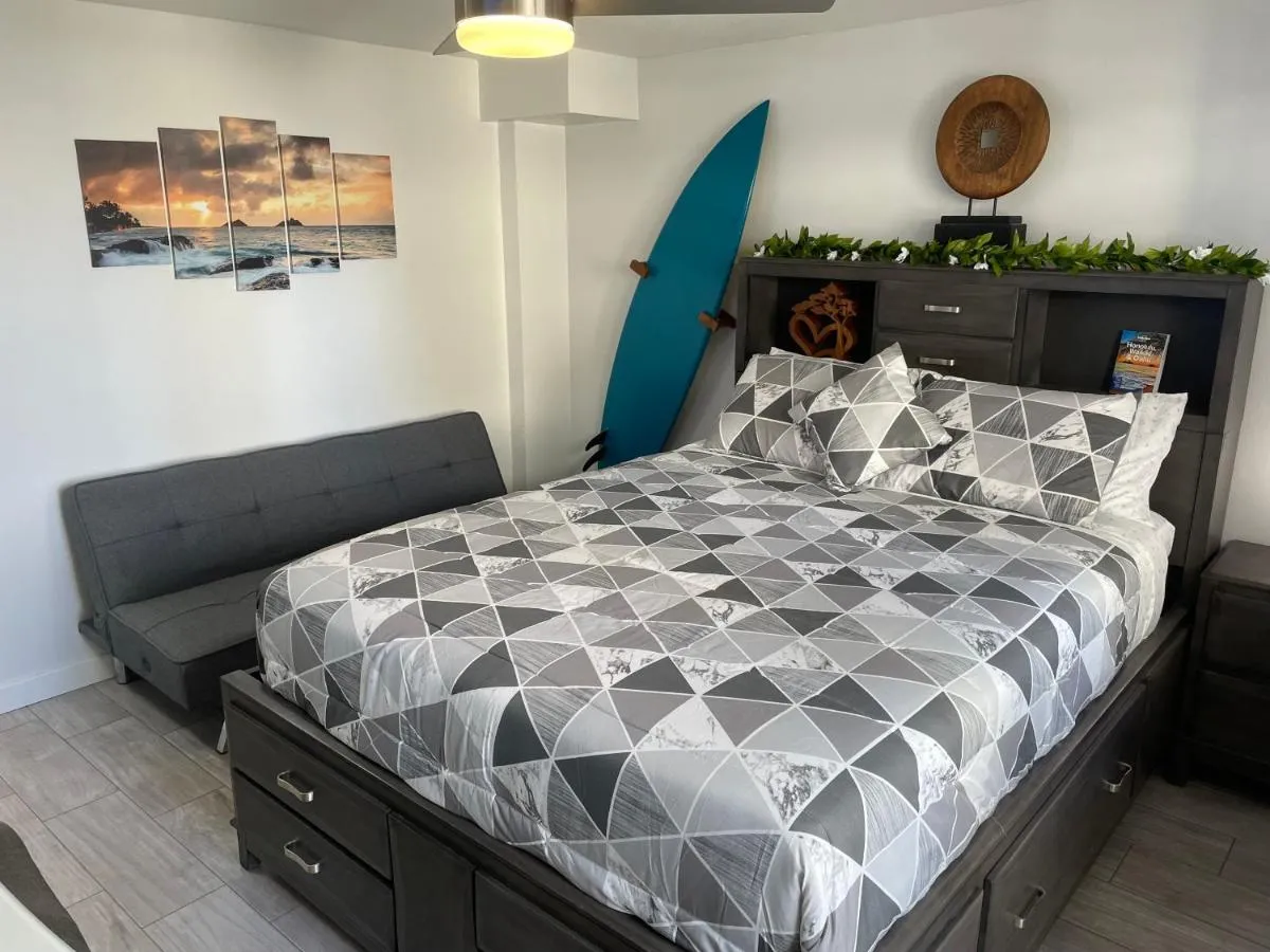Image 1 of Modern Ocean View Studio – Waikiki Paradise!