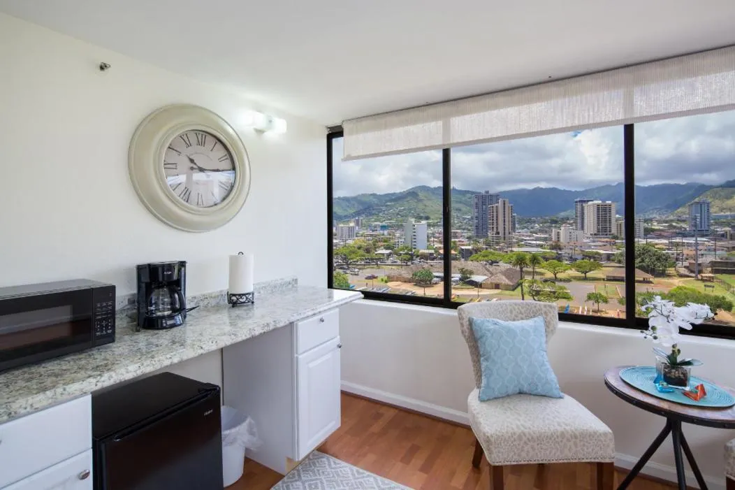 Image 2 of Modern Waikiki Sleek Studio