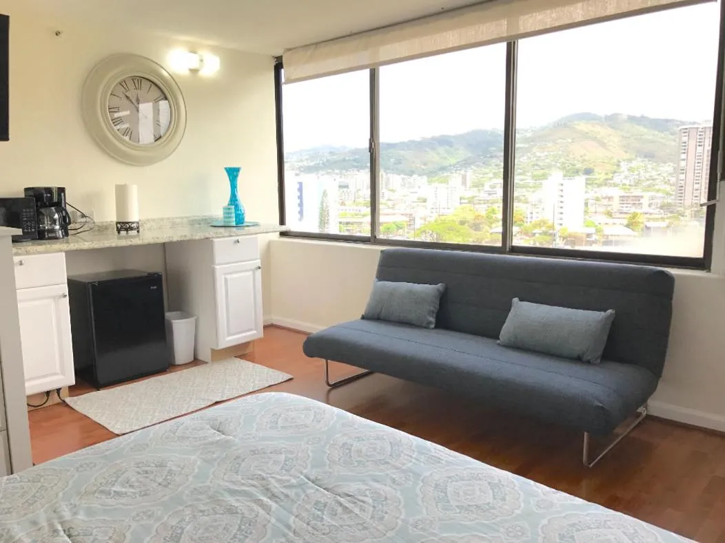 Image 3 of Modern Waikiki Sleek Studio