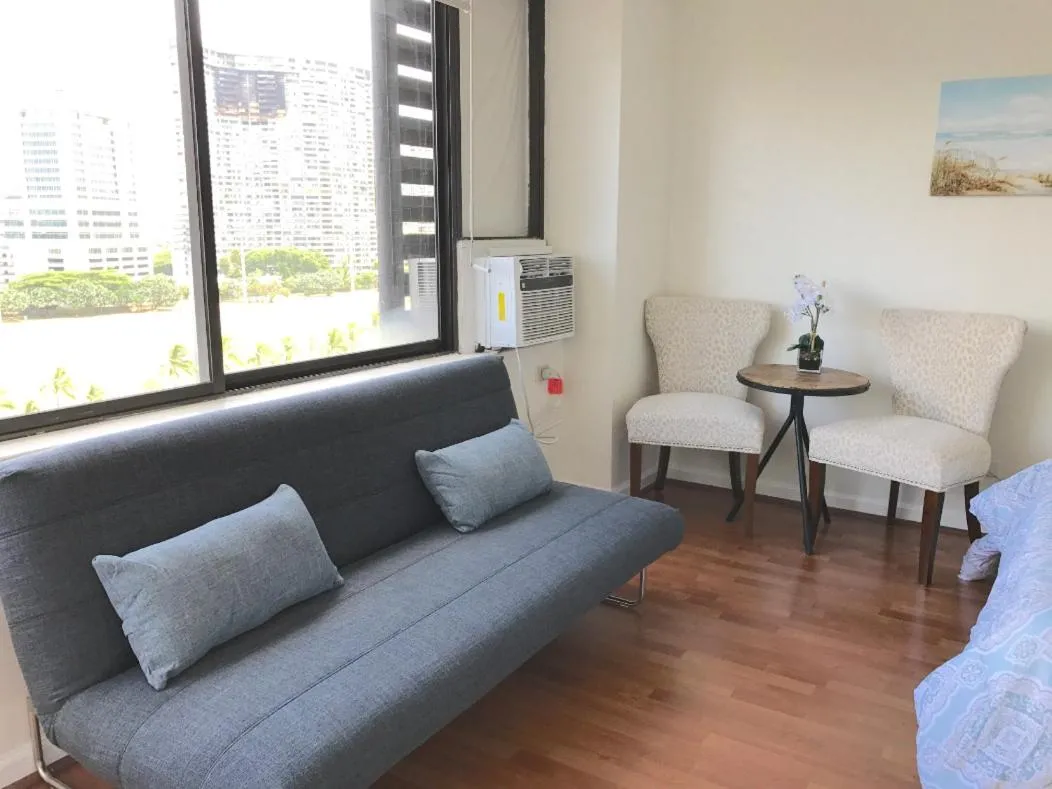 Image 5 of Modern Waikiki Sleek Studio