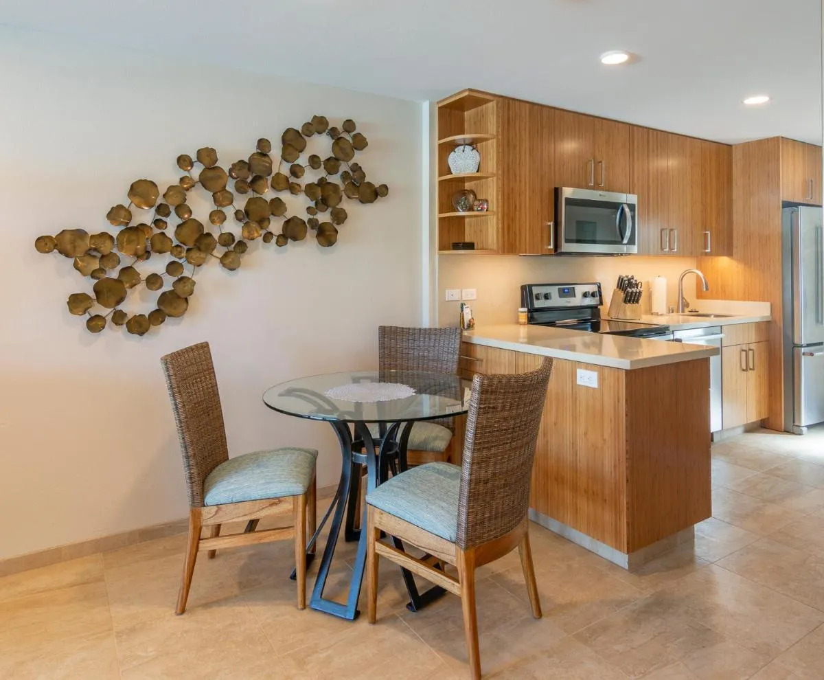 Image 2 of Nāpili Surf Beach Resort by Castle