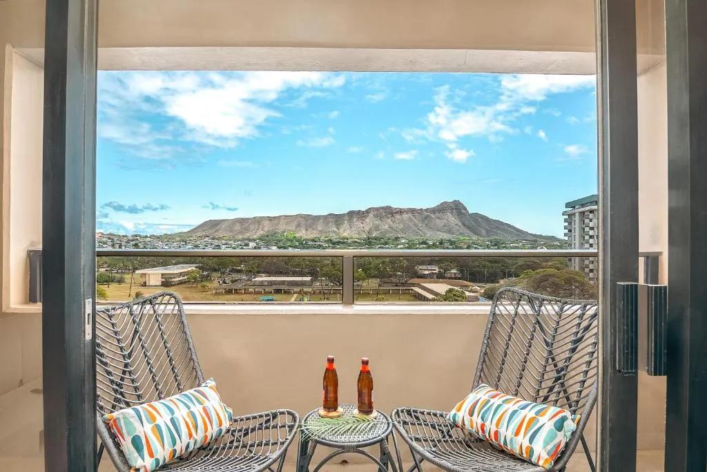 Image of Newly Renovated 2 Bedroom Condo, 1 Block to Waikiki Beach, Free Parking
