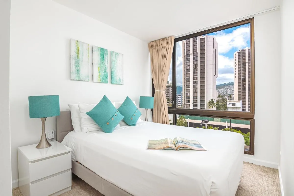 Image 3 of Newly Renovated 2 Bedroom Condo, 1 Block to Waikiki Beach, Free Parking