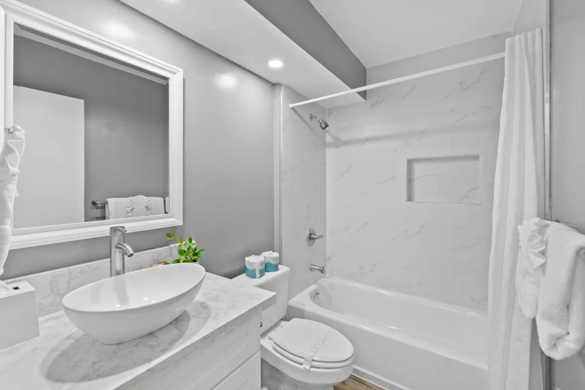 Image 3 of Newly Renovated Ilikai Marina Studio – Near Beach!