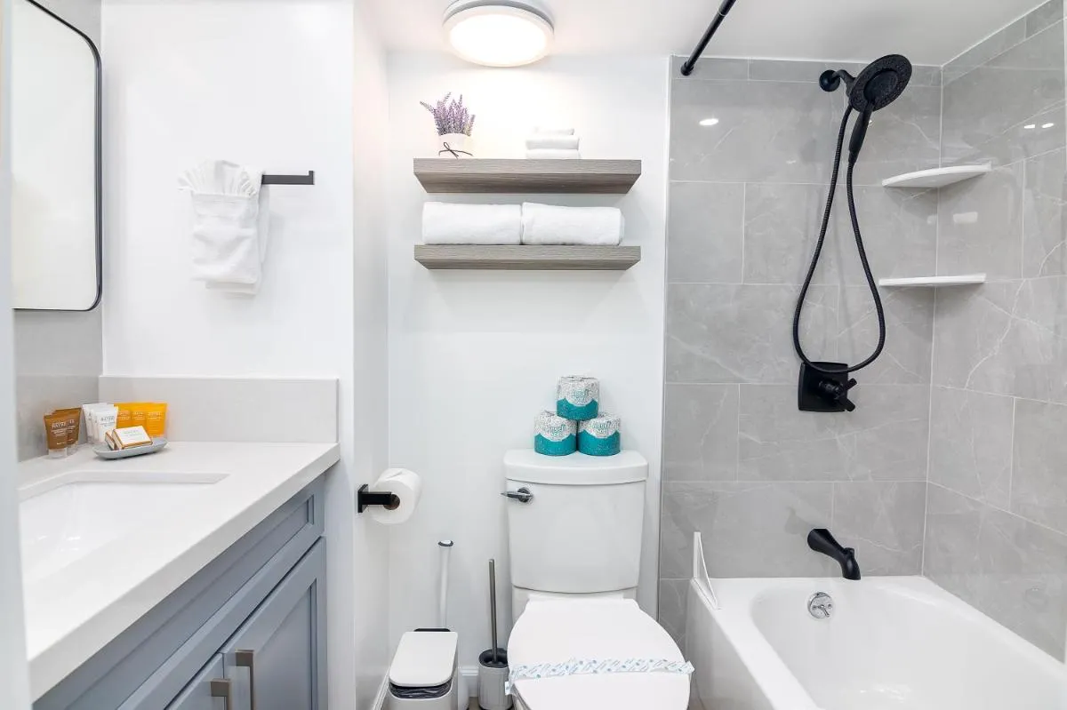 Image 4 of Newly Renovated with Ocean View Near Waikiki Beach