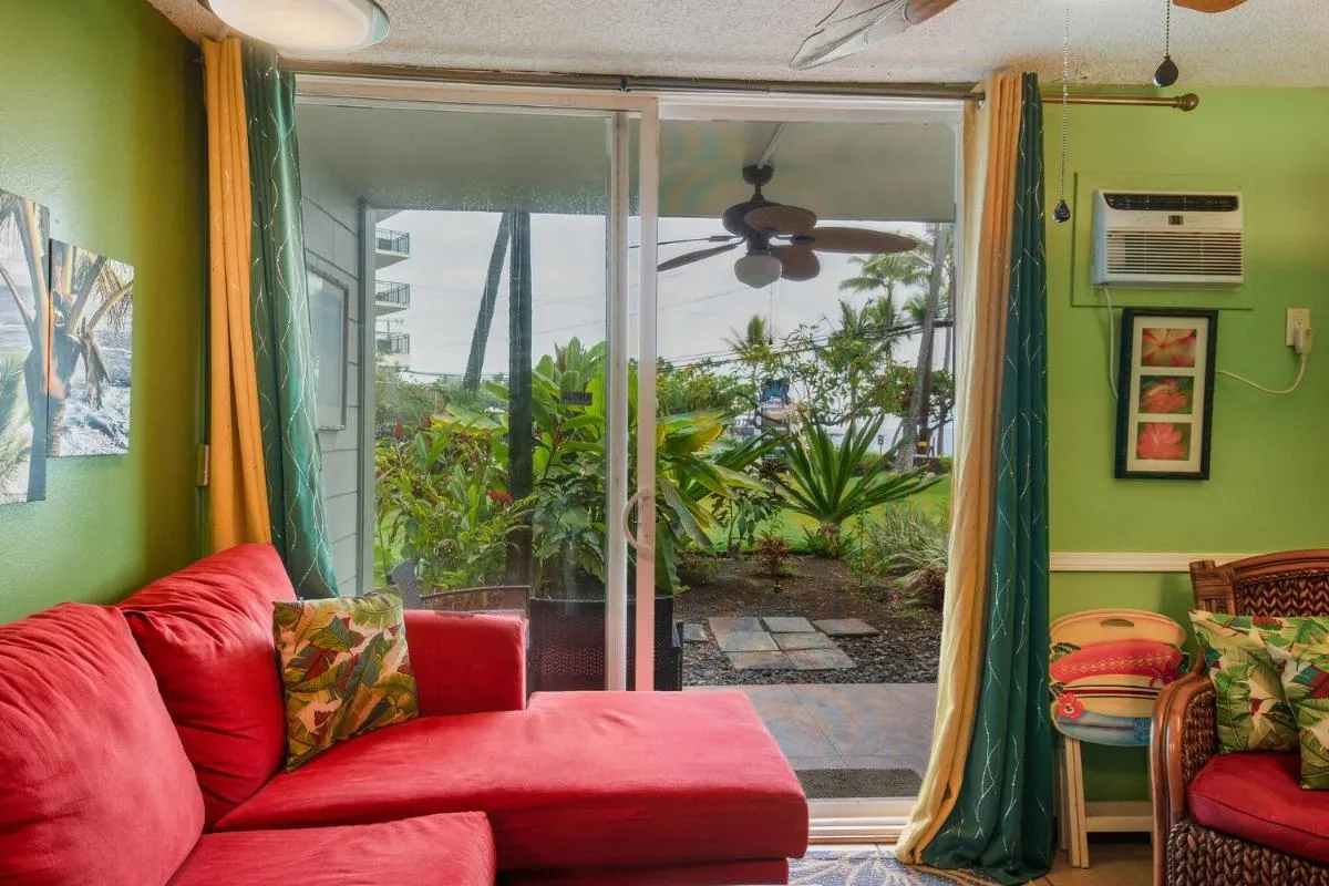 Image 1 of OUTSTANDING OCEANFRONT STUDIO – KONA ISLANDER INN CONDOS condo