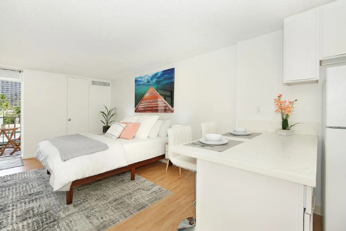 Image 4 of Oahu Tradewinds Plaza 601 condo