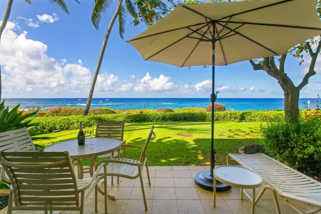 Image of Oceanfront Breezy Corner Unit w Air Conditioning- Alekona Kauai