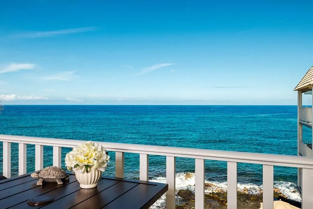 Image of Oceanfront Condo Stunning Views and Pool – Hale Kona Kai 407 by Casago Kona