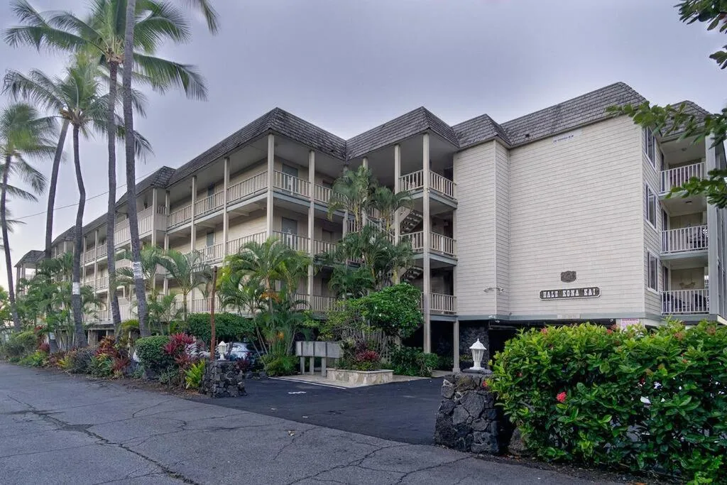 Image 4 of Oceanfront Condo Stunning Views and Pool – Hale Kona Kai 407 by Casago Kona