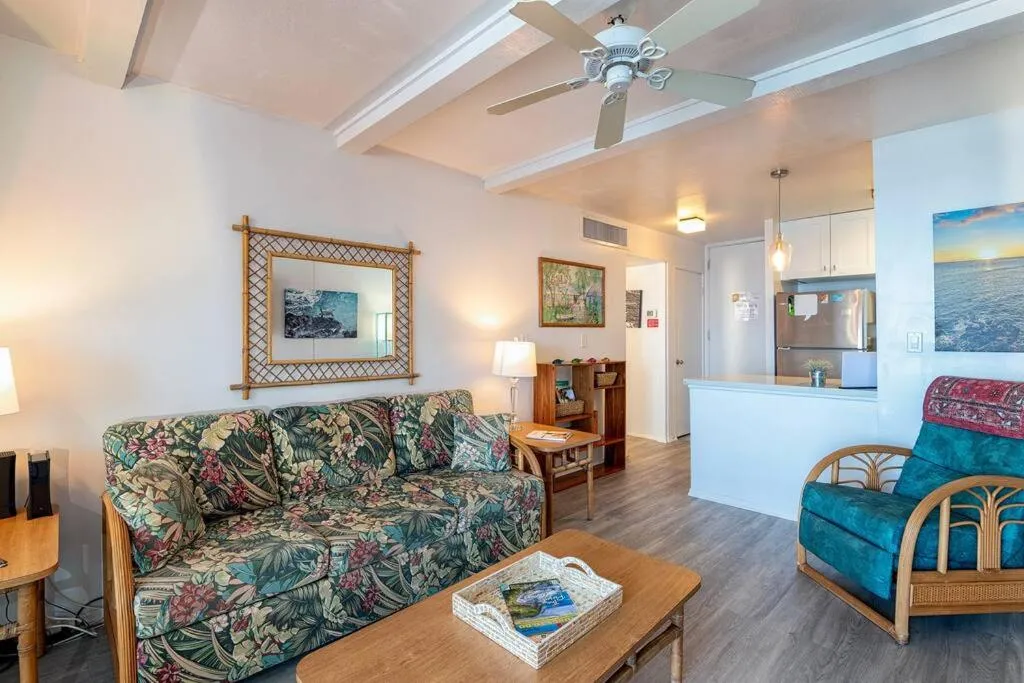 Image 6 of Oceanfront Condo Stunning Views and Pool – Hale Kona Kai 407 by Casago Kona
