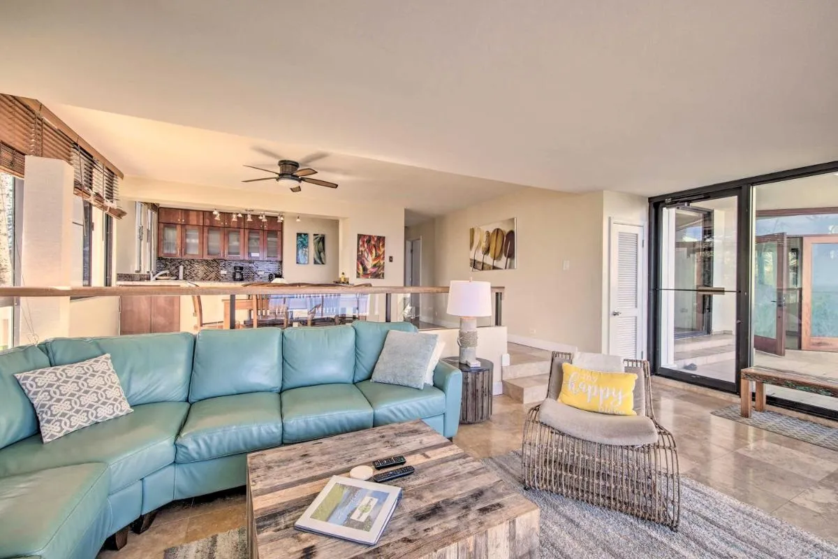 Image 4 of Oceanfront Condo with 2 Lanais, Walk to Beach!