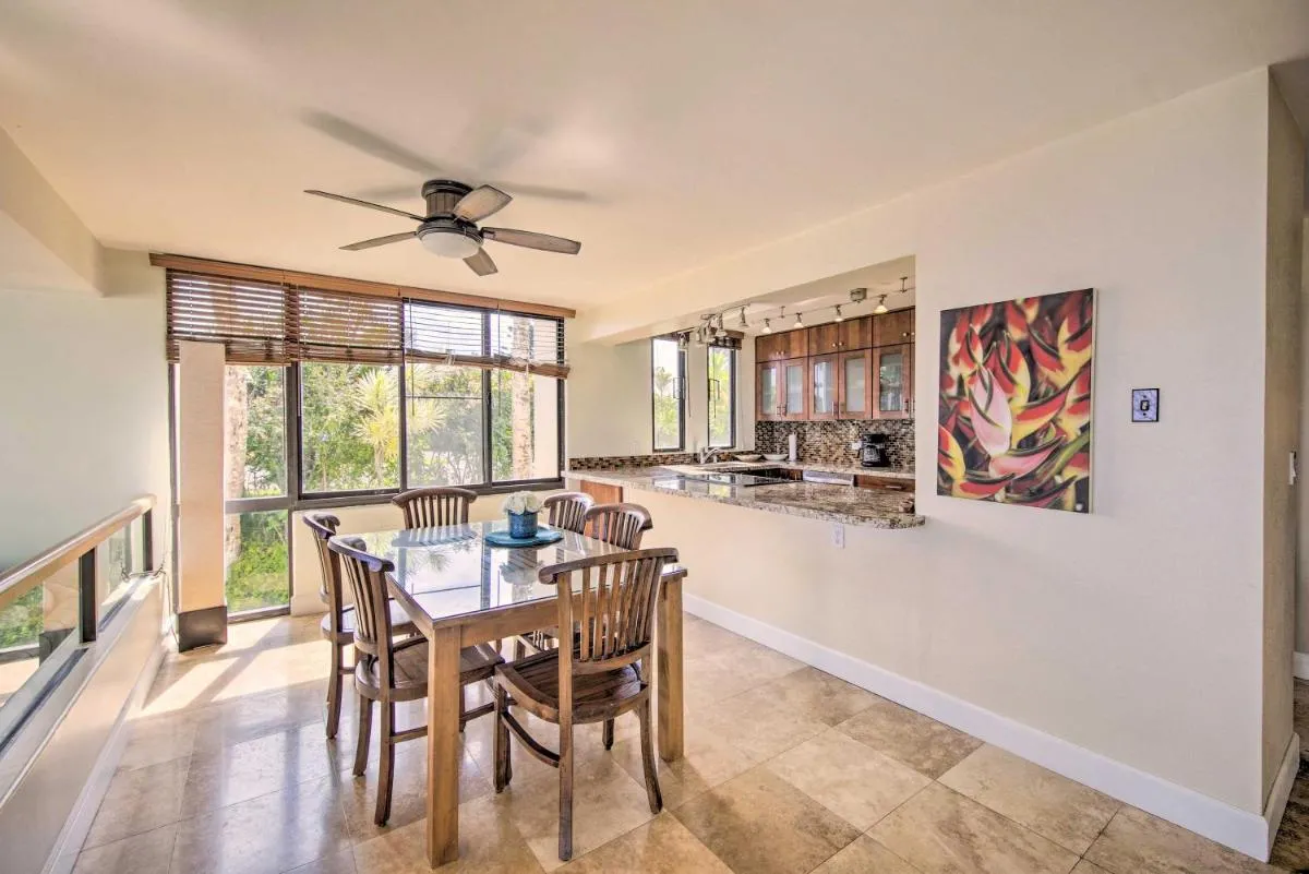 Image 5 of Oceanfront Condo with 2 Lanais, Walk to Beach!