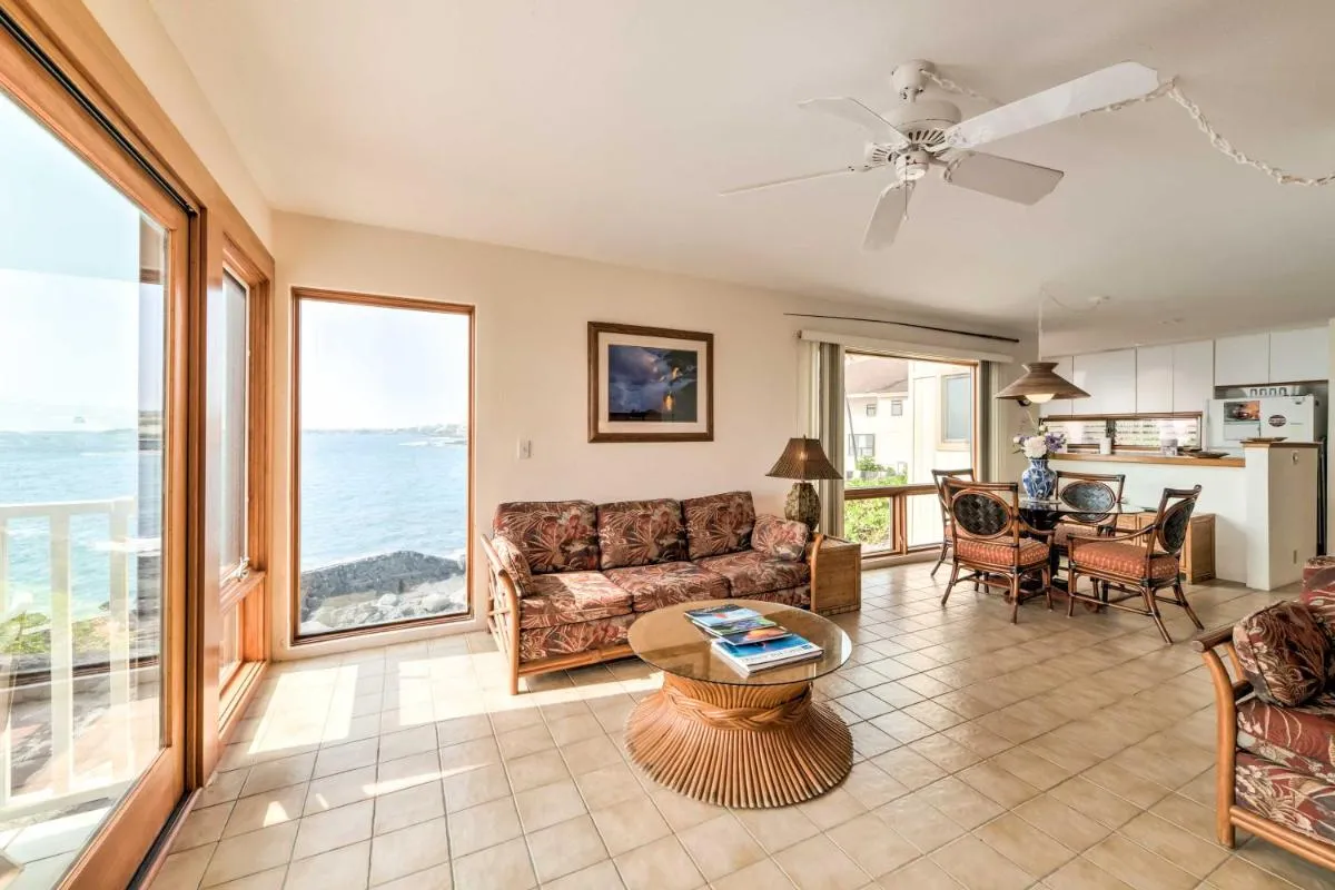 Image 4 of Oceanfront Kailua-Kona Townhome with Pool and Views!