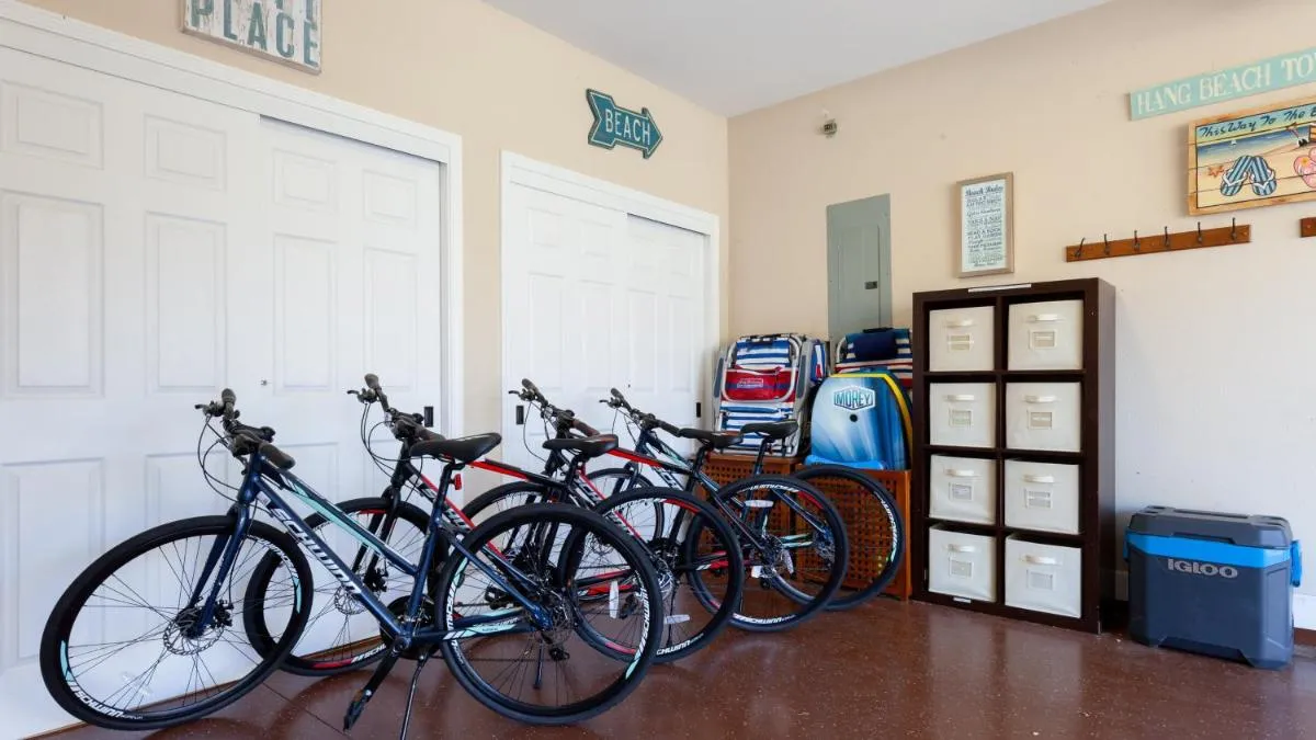 Image 2 of PLUMERIA HALE Exquisite 4BR KaMilo Home with Bikes and Beach Gear