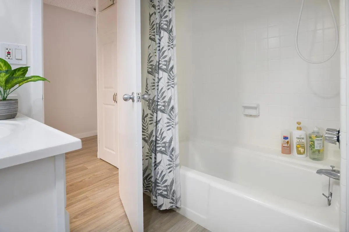 Image 4 of PRIME Location – Waikiki Full Kitchen& Laundry