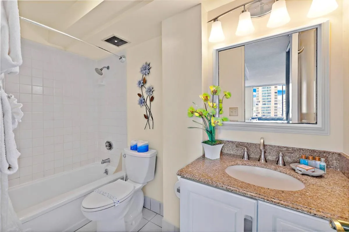 Image 4 of Pacific Monarch – 1 BR – Ocean and City Views!