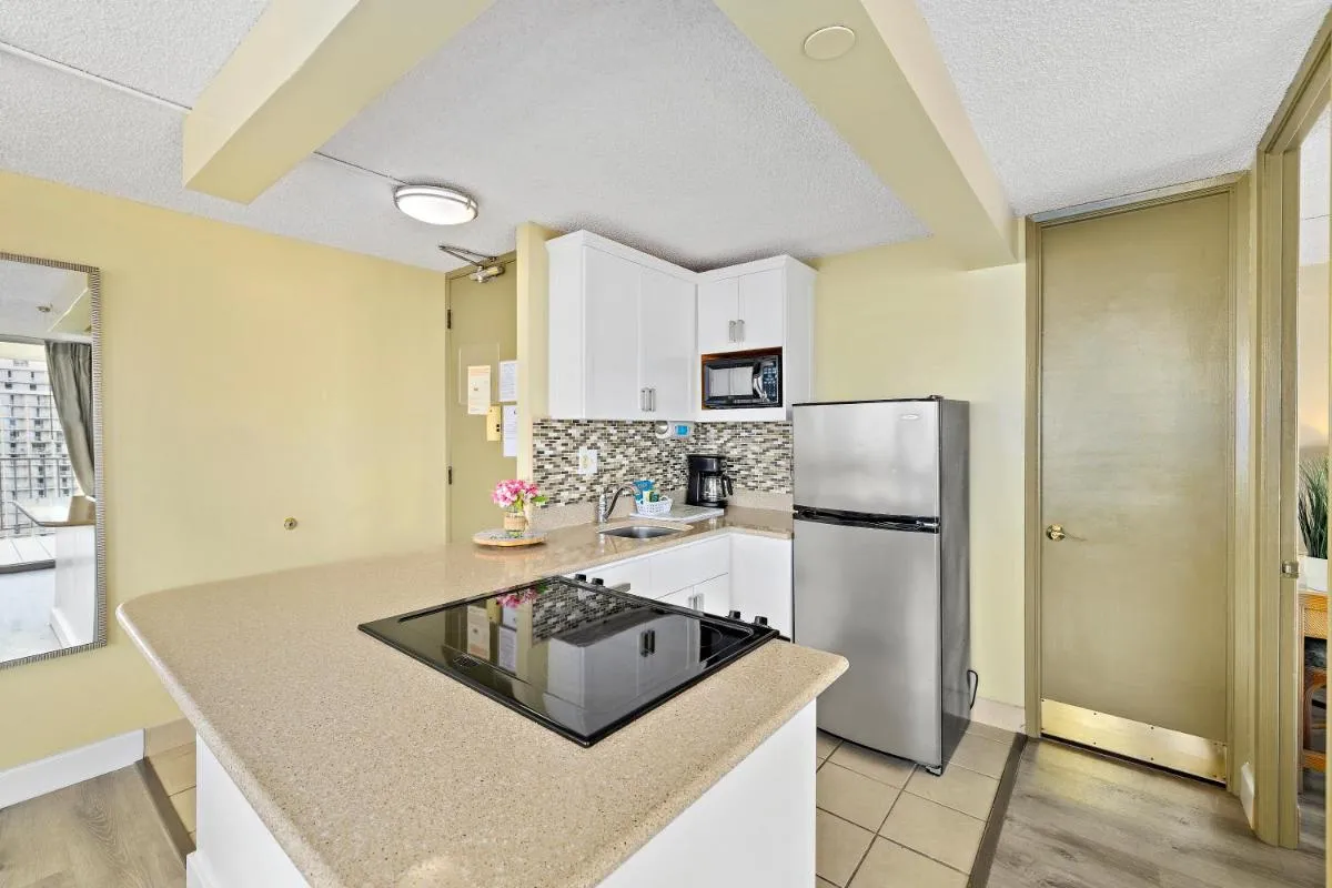 Image 3 of Pacific Monarch – 1 BR – Ocean and City Views!