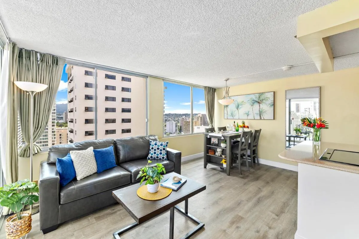 Image 5 of Pacific Monarch – 1 BR – Ocean and City Views!