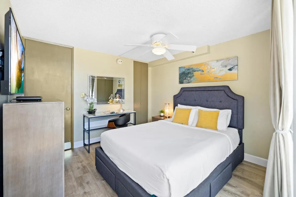 Image 2 of Pacific Monarch – 1 BR – Ocean and City Views!