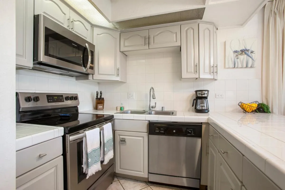 Image 4 of Papakea Resort K301 – 1BR Ocean View Condo with Free Parking!