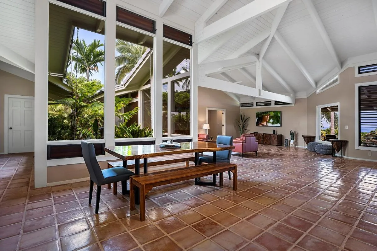 Image 2 of Pineapple House