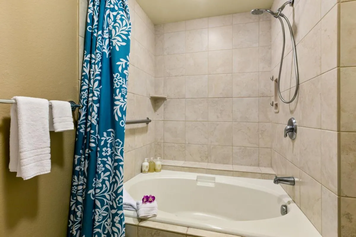 Image 6 of Prime Oceanfront Condo near Shipwreck Beach – Alekona Kauai