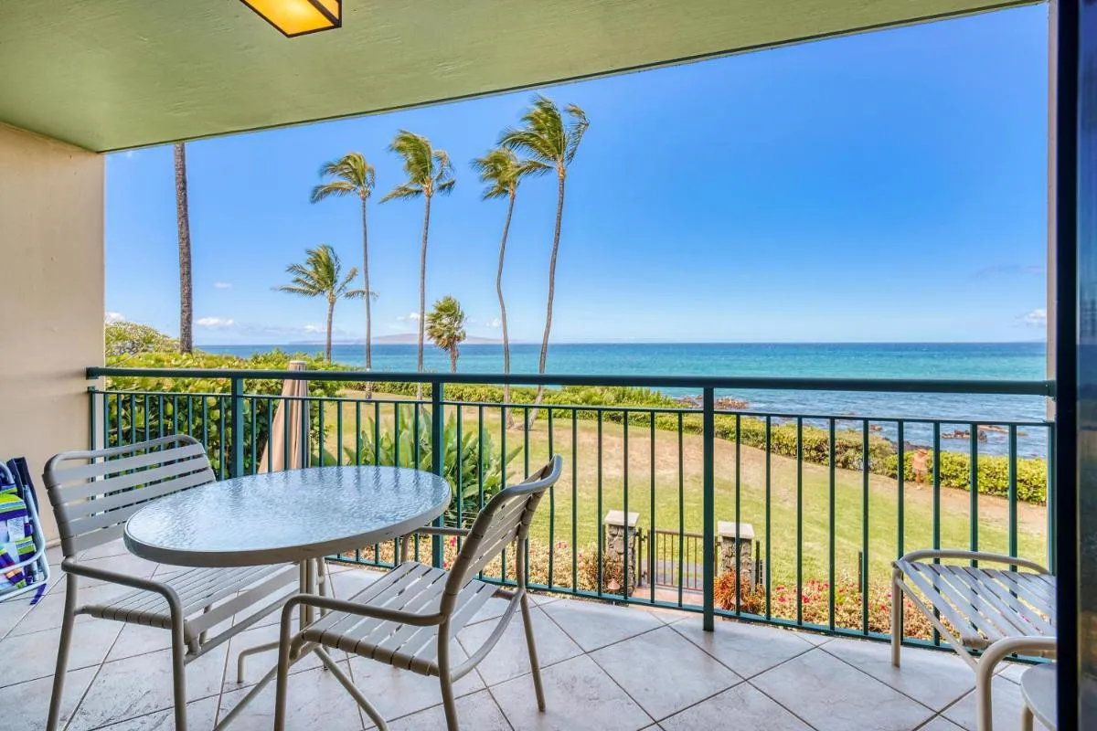 Image 2 of Punahoa Beach 201, Beautiful Renovation, Split AC
