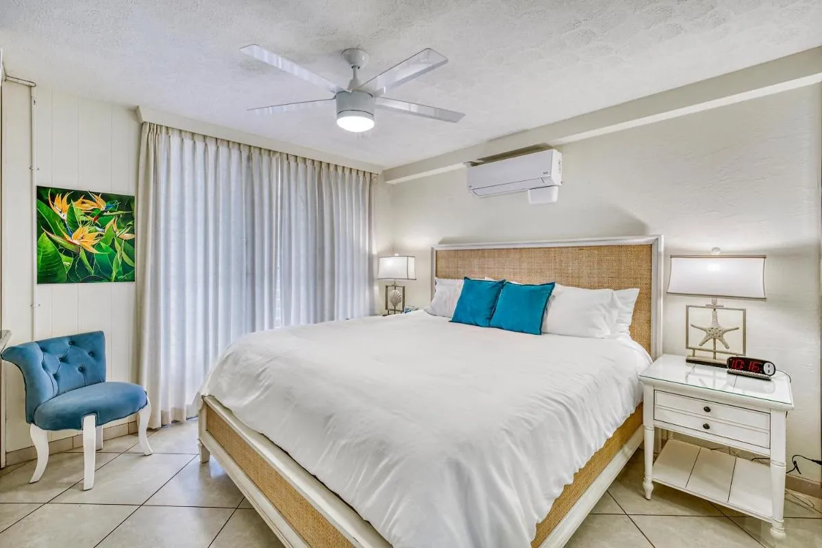 Image 4 of Punahoa Beach 201, Beautiful Renovation, Split AC