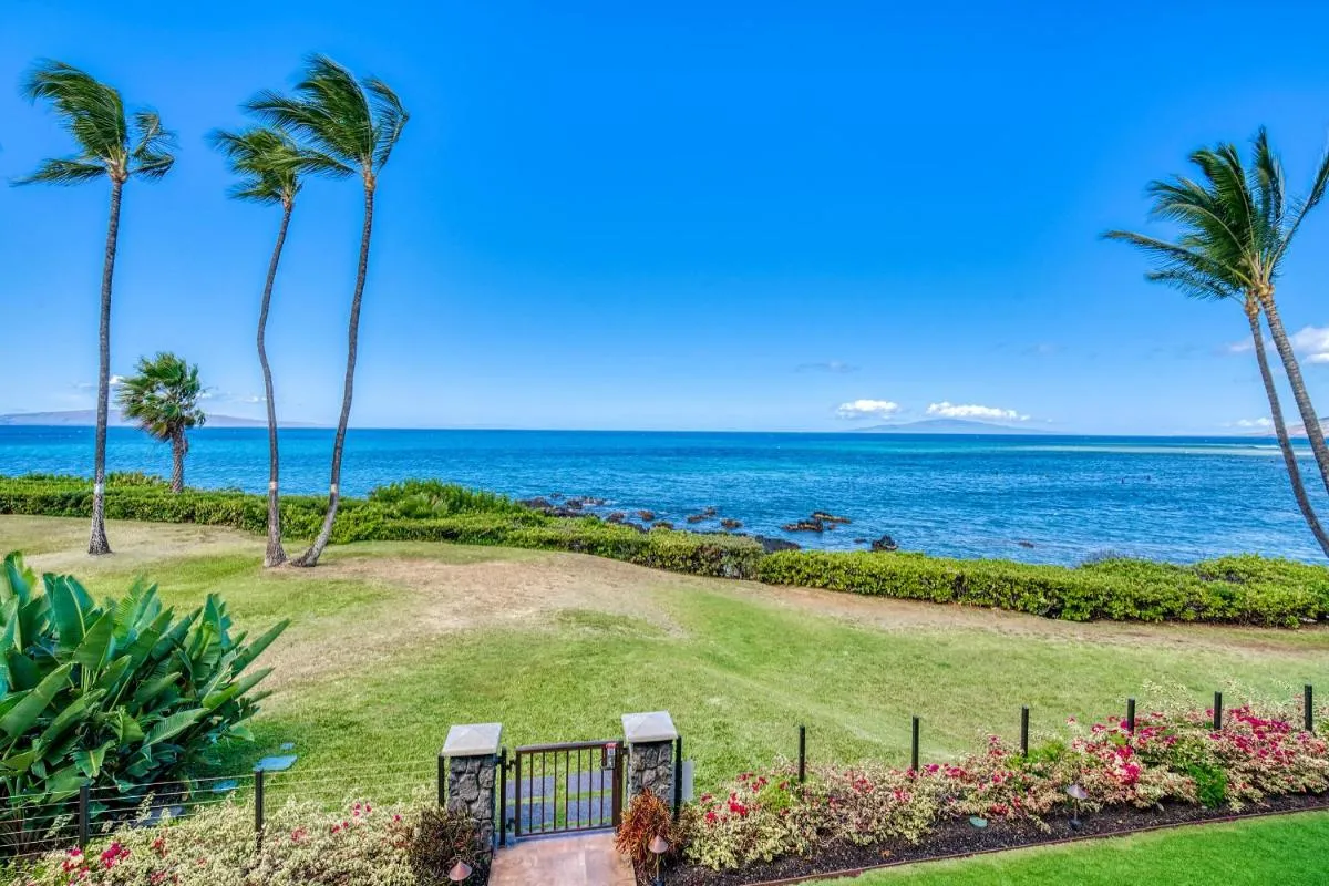 Image 5 of Punahoa Beach 201, Beautiful Renovation, Split AC