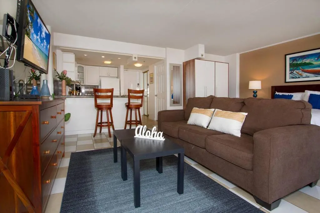 Image 3 of Resort life at a low price- Ilikai Hotel