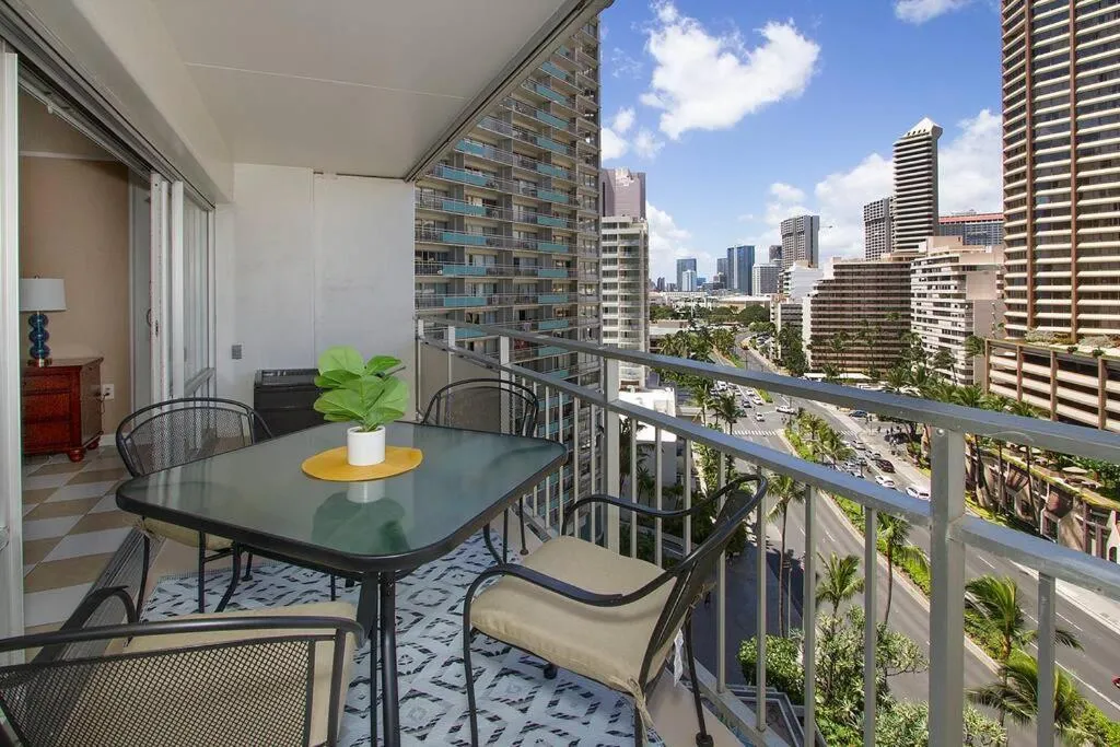 Image 5 of Resort life at a low price- Ilikai Hotel