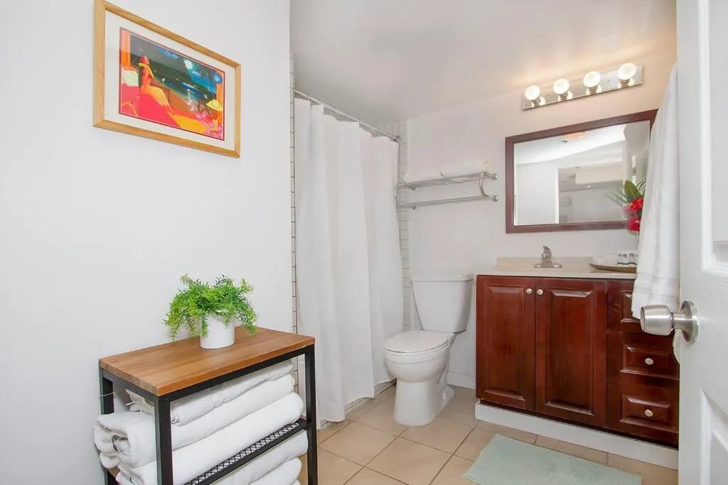 Image 6 of Resort life at a low price- Ilikai Hotel