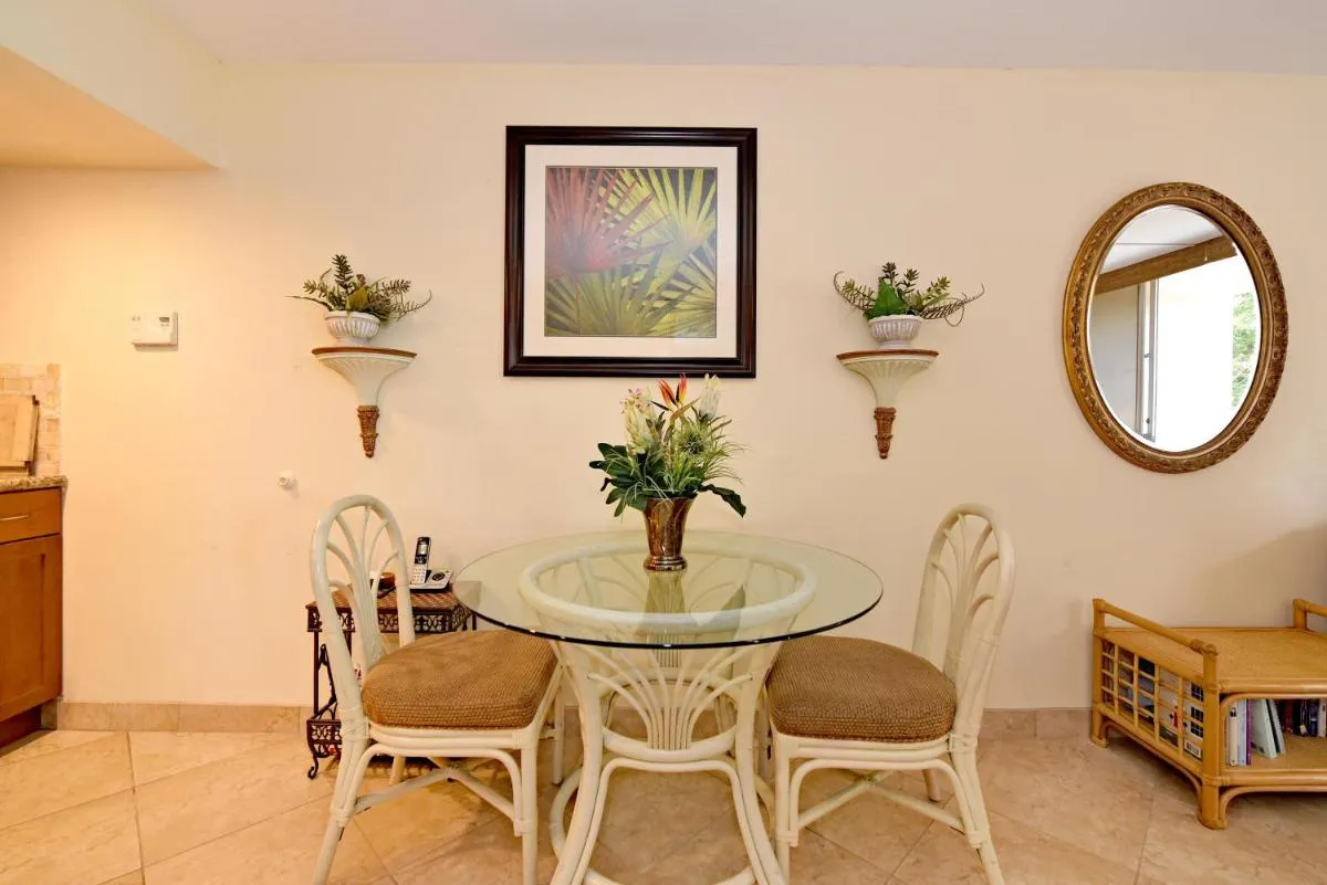 Image 2 of Royal Kahana 104