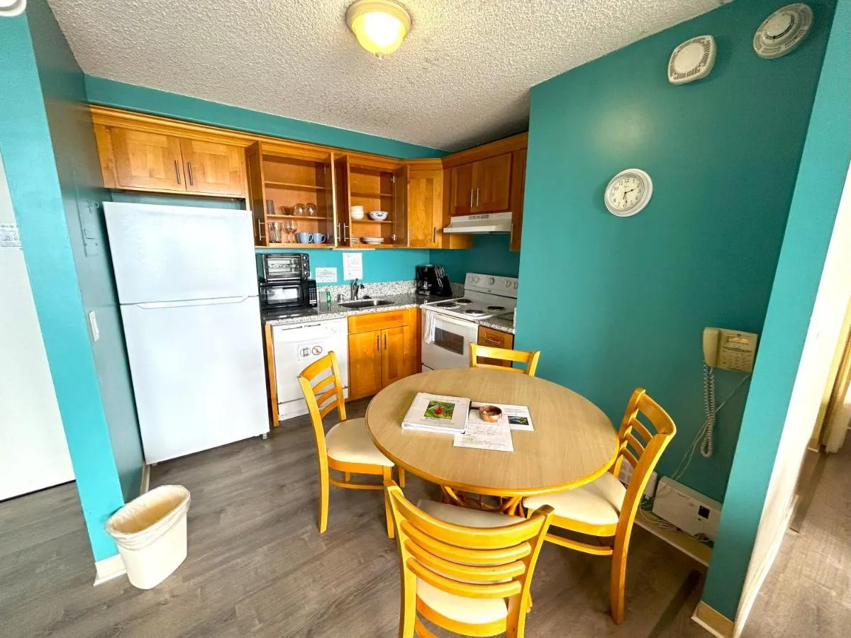 Image 3 of Royal Kuhio 2304 – Spacious Studio with Stunning Mountain Views In the Heart of Waikiki!